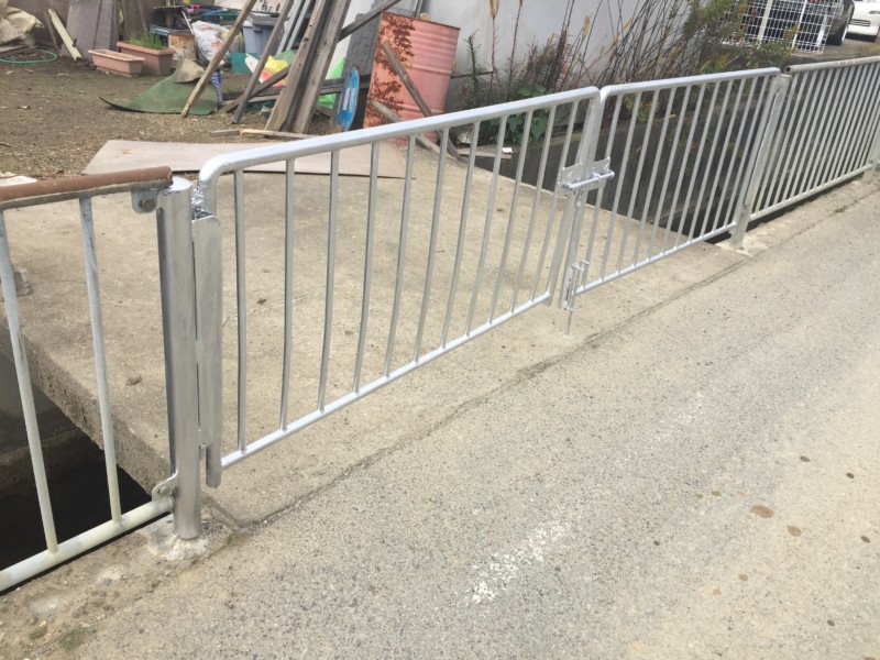 古江町の水路上